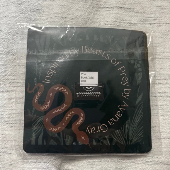 Greater Jungle Inspired Bangle Bracelet - Picture 2 of 4